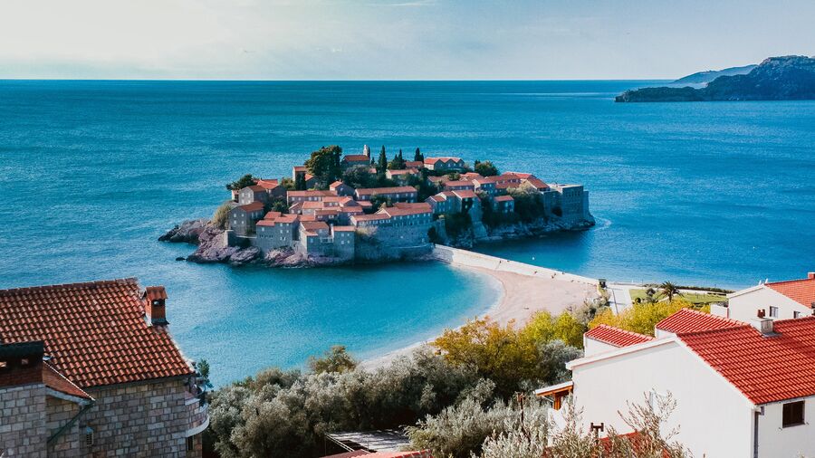 Russians are massively buying real estate in Montenegro
