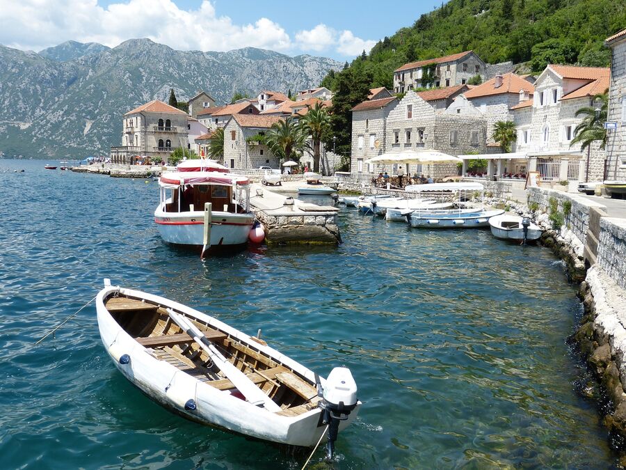 How Russians live in Montenegro: income level, residence permit and more