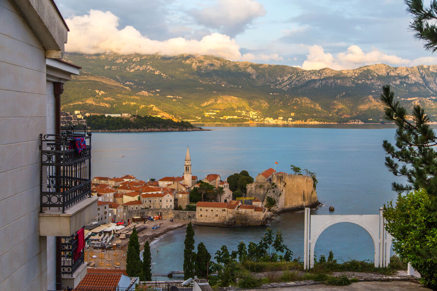 Ways of obtaining a residence permit in Montenegro