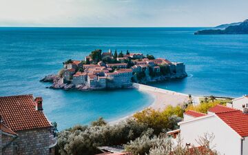 Russians are massively buying real estate in Montenegro